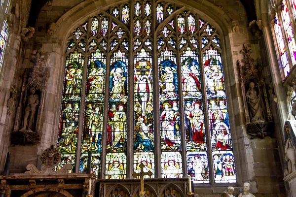 聖三位一体、ストラットフォード アポン エイボン, ウォリックシャー、イギリスの教会のステンド グラスの窓 — ストック写真
