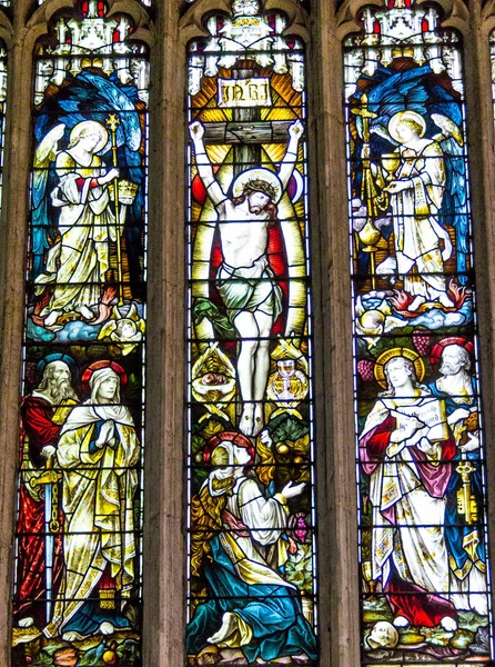Kirchenfenster in der Kirche der Heiligen Dreifaltigkeit, Stratford-upon-Avon, Warwickshire, England — Stockfoto