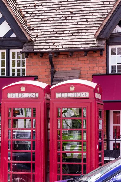 Cabina clásica británica de teléfono rojo — Foto de Stock