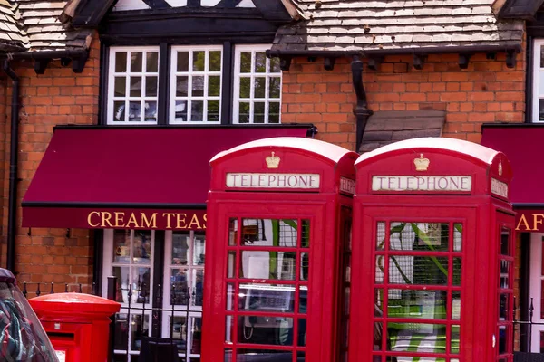Klasik İngiliz kırmızı telefon kulübesi — Stok fotoğraf