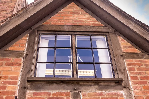 British vetrate della casa d'epoca nel centro storico . — Foto Stock