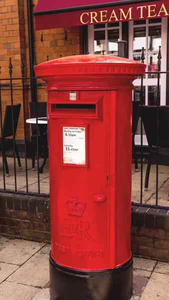 กล่องจดหมายสีแดงของอังกฤษ — ภาพถ่ายสต็อก