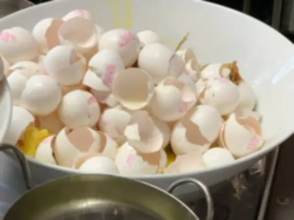 Przygotowanie Gotowania Omletów Jajek Smażonych Śniadanie Formie Bufetu Restauracji Hotelu — Zdjęcie stockowe