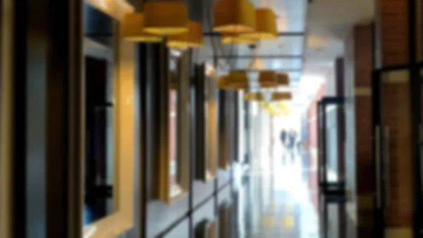 Hosszú Folyosó Modern Szállodában Háttérben Emberekkel Homályos Látás — Stock Fotó