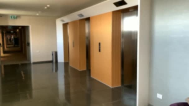 Moderne Fahrstuhlkabinen Aus Stahl Der Business Lobby Oder Hotel Verschwommene — Stockvideo