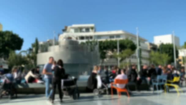 Turisti Locali Presso Nuova Piazza Dizengoff Con Fontana Del Fuoco — Video Stock