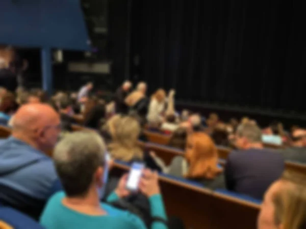 Los Espectadores Auditorio Del Teatro Antes Actuación Vista Borrosa —  Fotos de Stock