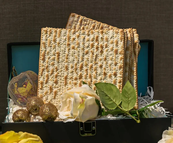 Pessach Jüdisches Osterfest Pessach Fest Matzah Geschenklederkiste Mit Souvenir Äpfeln — Stockfoto