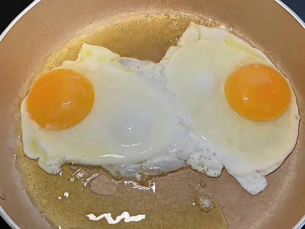Vista Superior Sartén Con Dos Huevos Fritos — Foto de Stock