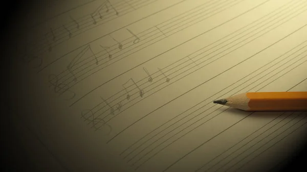 Ołówek nad arkuszem muzycznym z jakimś ręcznie napisanym musicalem nie — Zdjęcie stockowe