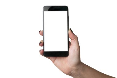 Siyah tırnaklı kadın beyaz b 'de boş ekran akıllı telefonu tutuyor.