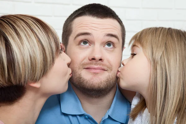 Happy family with child at home. Mother and daughter kissing daddy close up. — Stock Photo, Image