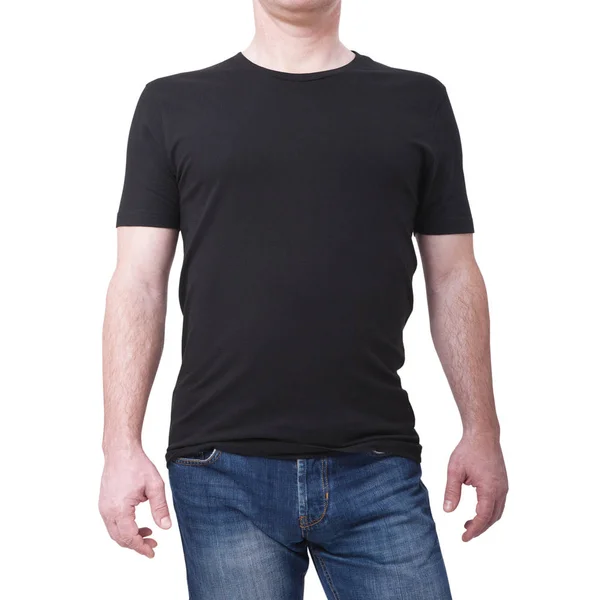 Homem vestindo camiseta preta em branco isolado no fundo branco com espaço de cópia. Design de camiseta e conceito de pessoas - close-up de homens em camisa em branco. Para simular o design do modelo. Vista frontal — Fotografia de Stock