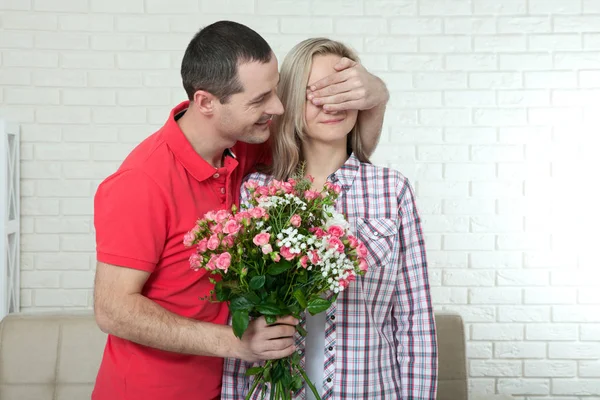 Valentinstag, Jubiläum, Veranstaltungskonzept - junge Frau — Stockfoto