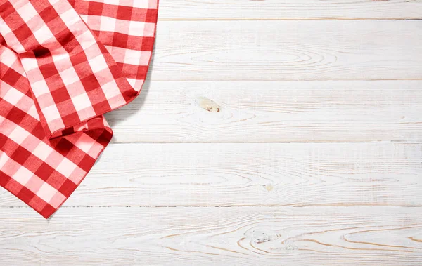 Guardanapo. Toalha de cozinha ou toalha de mesa em cena de madeira branca. Preparem-se para o design. Vista superior. — Fotografia de Stock