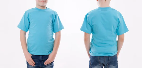 El diseño de la camisa y el concepto de la gente - primer plano del hombre joven en blanco camiseta azul delante y detrás aislado. Plantilla simulada para impresión de diseño —  Fotos de Stock