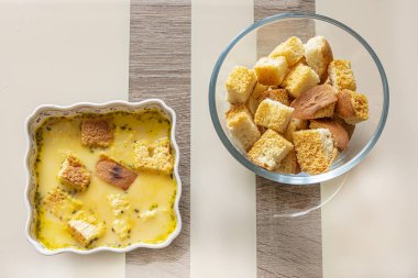 Durgun hayat, kıtır ekmekli kabak püresi çorbası.