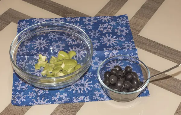 Ingrédients pour une salade de légumes au fromage . — Photo