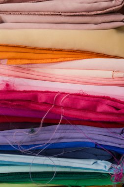 Katlanmış kumaş yığınını