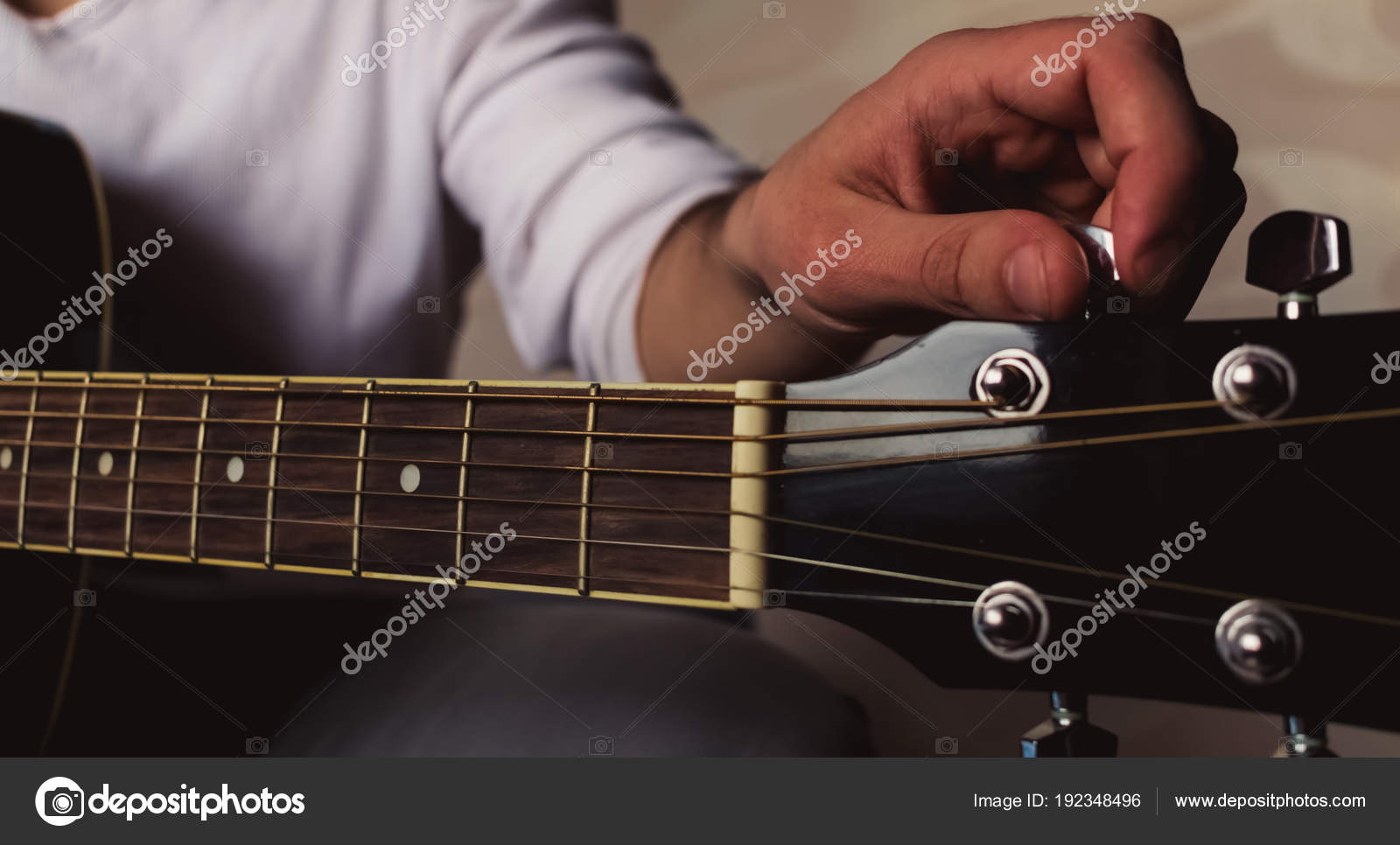 ACCORDATORE DI CHITARRA DA SCARICA