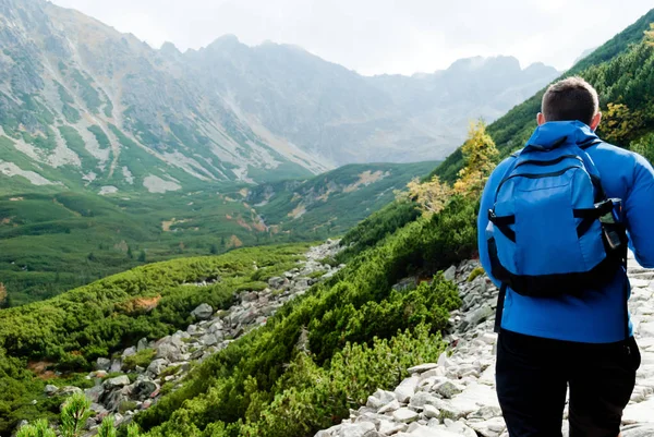 Dağlarda turistik