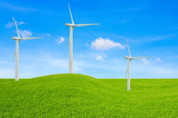 Concepto de ecología. Molinos de viento, colinas y cielo despejado — Foto de Stock