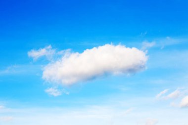 Bulutlu mavi gökyüzü