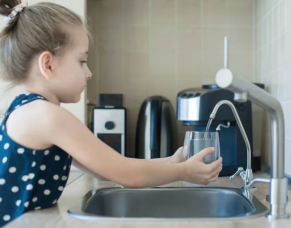 Little Child Holding Transparent Glass Filling Cup Beverage Pouring Fresh — Stock Photo, Image