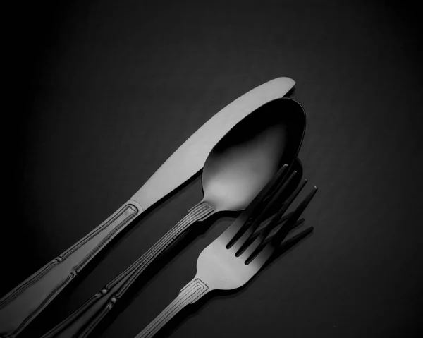 Cuchillería set tenedor cuchillo y cuchara aislado sobre fondo blanco Ki —  Fotos de Stock