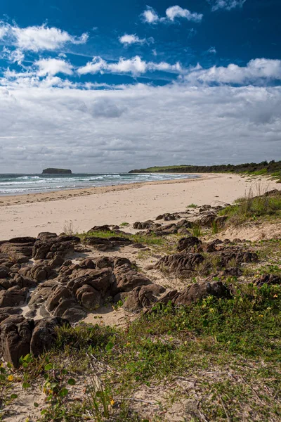 신비 로운 해변 (minnamurra 해변 ) 에 대한 감상적 인 견해 (minnamurra 해변 ) shellharbour NSW — 스톡 사진