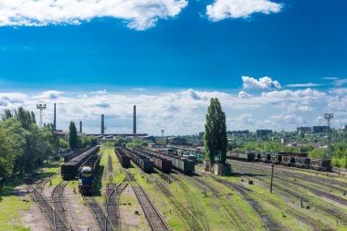 Trenlerle, gökyüzüyle, yazla