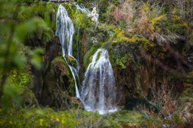 Hırvatistan 'ın Plitvice Jezera Park kentinde şelaleler.