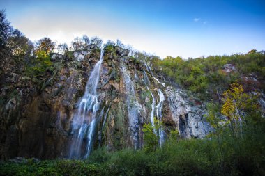 Hırvatistan 'ın Plitvice Jezera Park kentinde şelaleler.