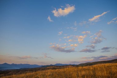 günbatımı üzeri sonbahar alanı