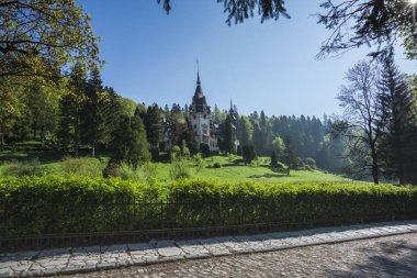 Yeşil Park 'ın merkezinde eski bir kale