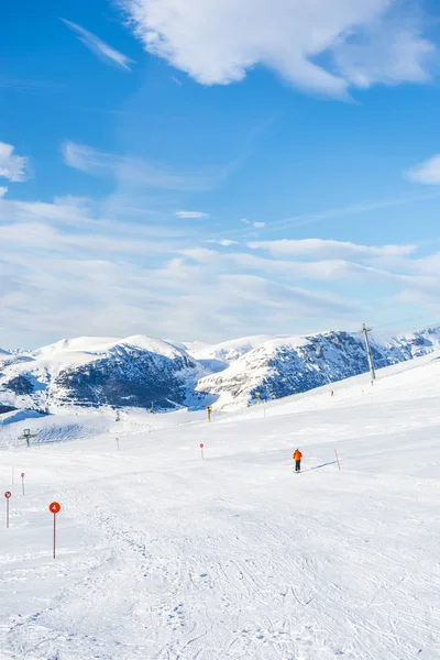 冬季白雪覆盖的高山景观 — 图库照片