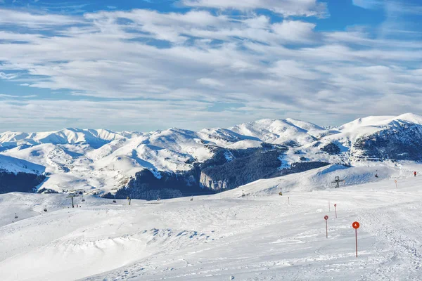 冬季白雪覆盖的高山景观 — 图库照片