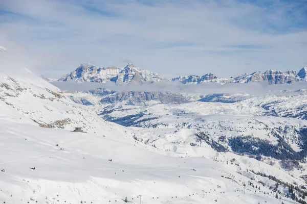 Paisaje Nieve Cubierto Montañas Invierno —  Fotos de Stock
