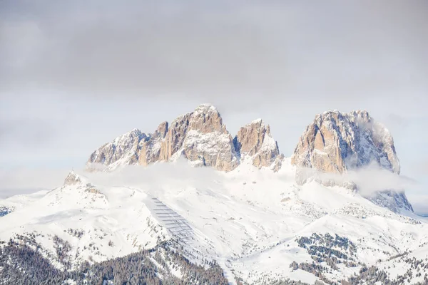 Paisagem Montanhas Inverno Cobertas Neve — Fotografia de Stock