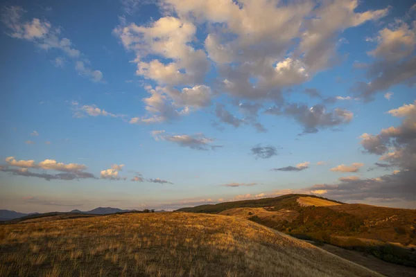 Ciel Couchant Avec Nuages Beau Paysage Montagnes — Photo