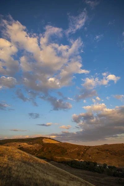 Céu Por Sol Com Nuvens Bela Paisagem Montanhas — Fotografia de Stock