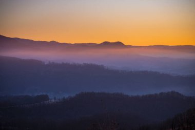 Kırsalda günbatımı gökyüzü