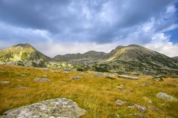 Cloudy Sky Mountains Grass Hills — Stock Photo, Image