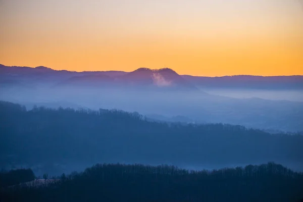 Tempo Noite Paisagem Rural Com Montanhas Colinas — Fotografia de Stock