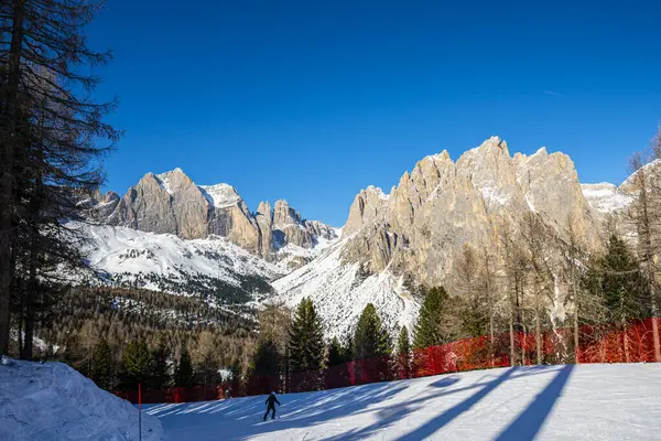 Schöne Berglandschaft Wintersportort Skistraße — Stockfoto