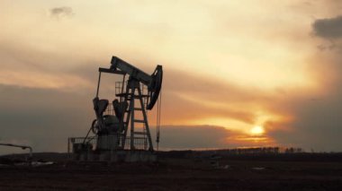 Teknolojik petrol ve gaz üretimi. Üretim, ulaşım ve petrol işleme. Dünya nüfusu için üretim.