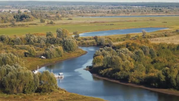 Bella Vista Dall Alto Del Grande Fiume Una Giornata Estiva — Video Stock