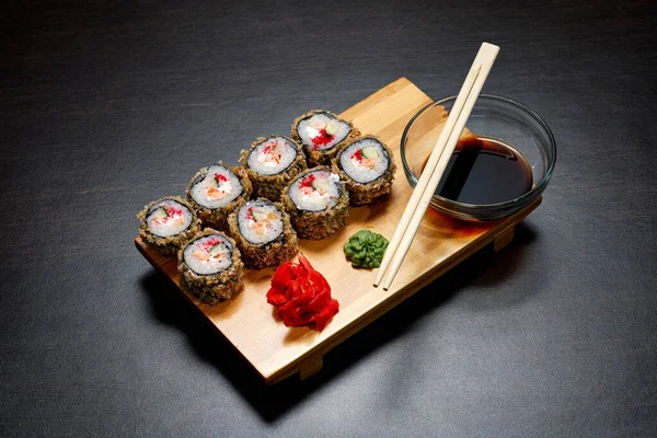 Sumo Saboroso Delicioso Quente Frio Rola Sobre Mesa Sushi Diferente — Fotografia de Stock