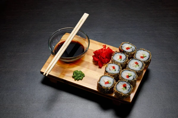 Sumo Saboroso Delicioso Quente Frio Rola Sobre Mesa Sushi Diferente — Fotografia de Stock