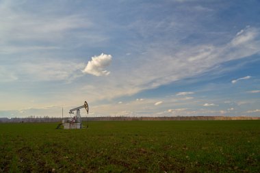    Teknolojik petrol ve gaz üretimi. Üretim, ulaşım ve petrol işleme. Dünya nüfusu için üretim.                            